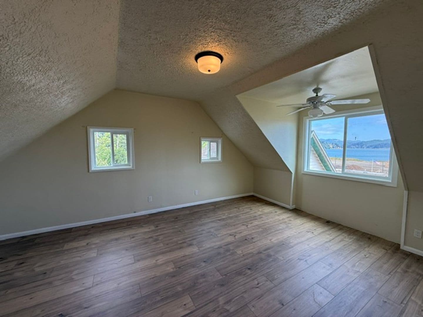 North Bend Apartment: 1524 Sheridan