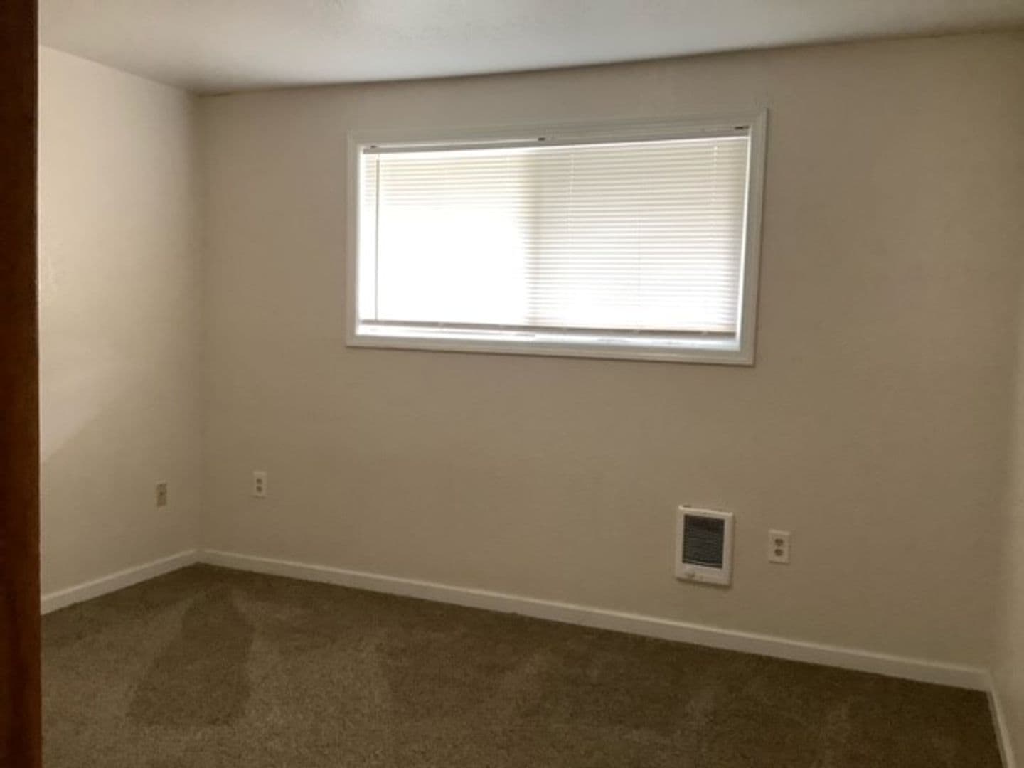 Reedsport Apartment: 1160 Ivy Street