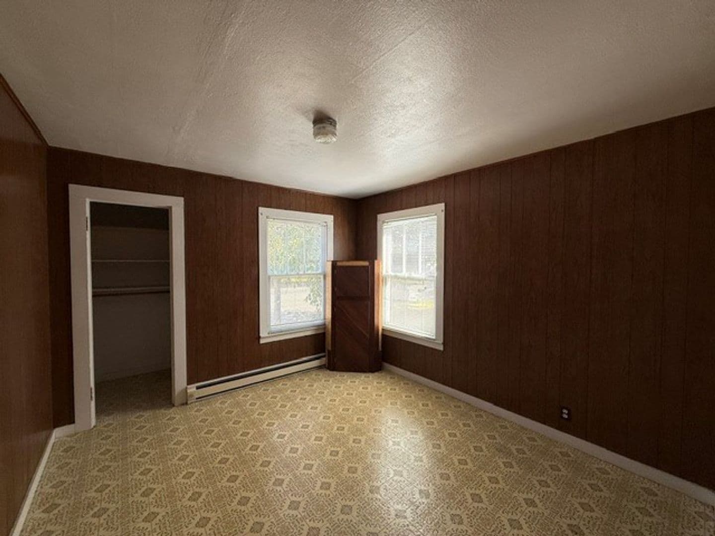 Coos Bay Apartment: 675 & 685 Elrod