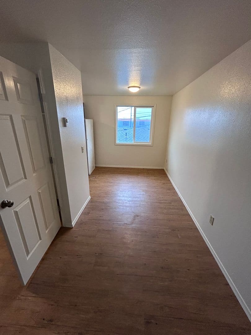 Reedsport Apartment: 795 Elm