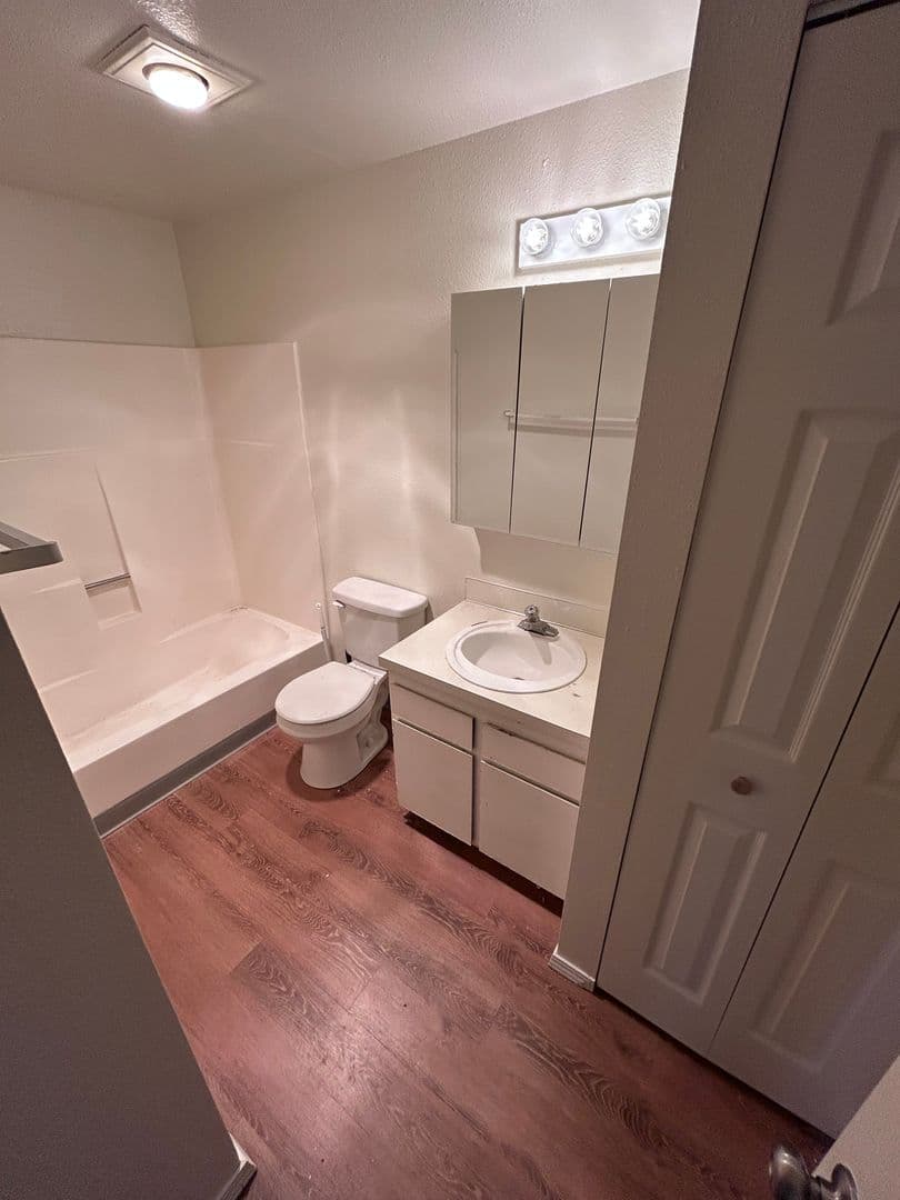 Reedsport Apartment: 795 Elm