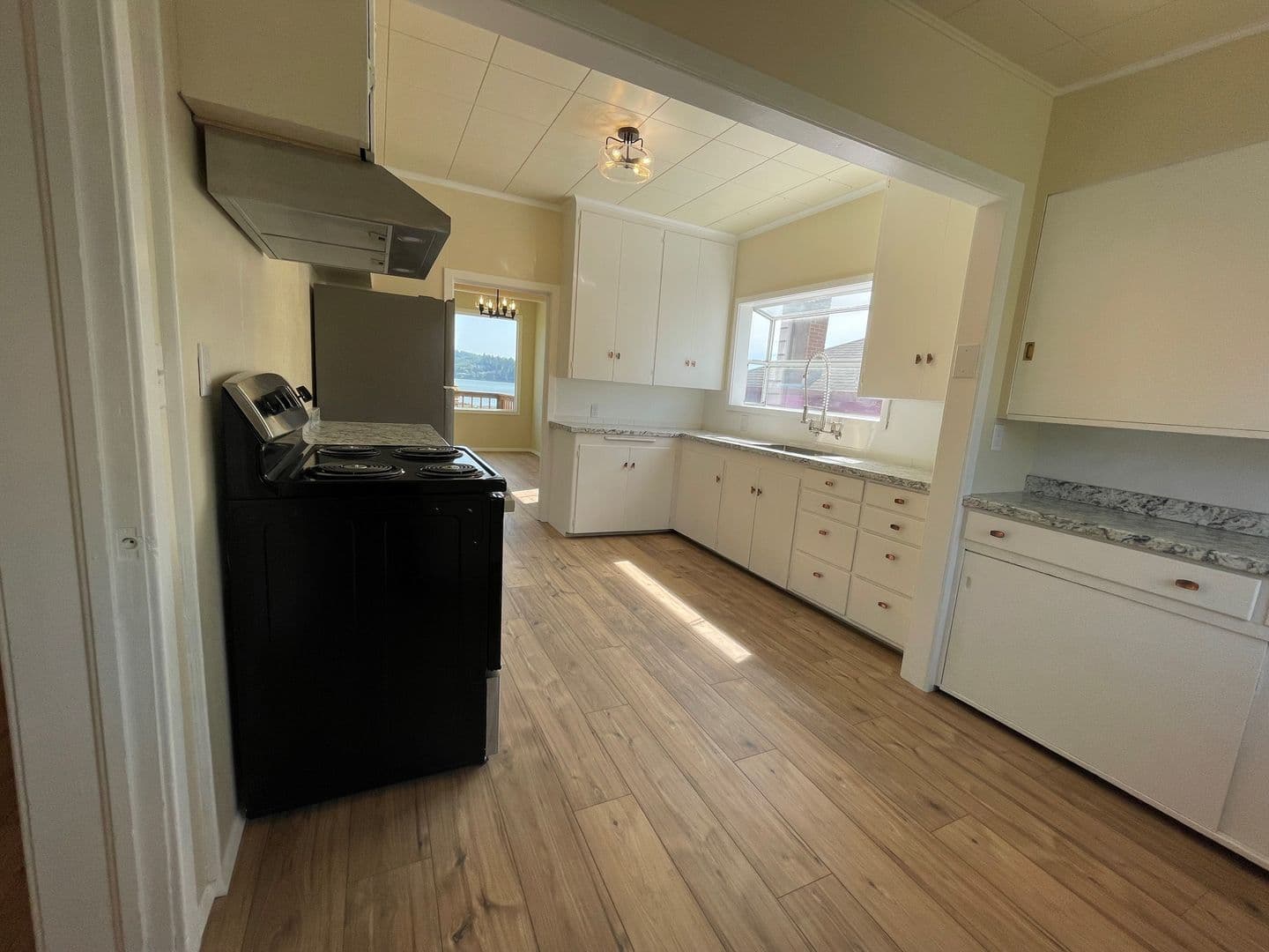 North Bend Apartment: 1524 Sheridan