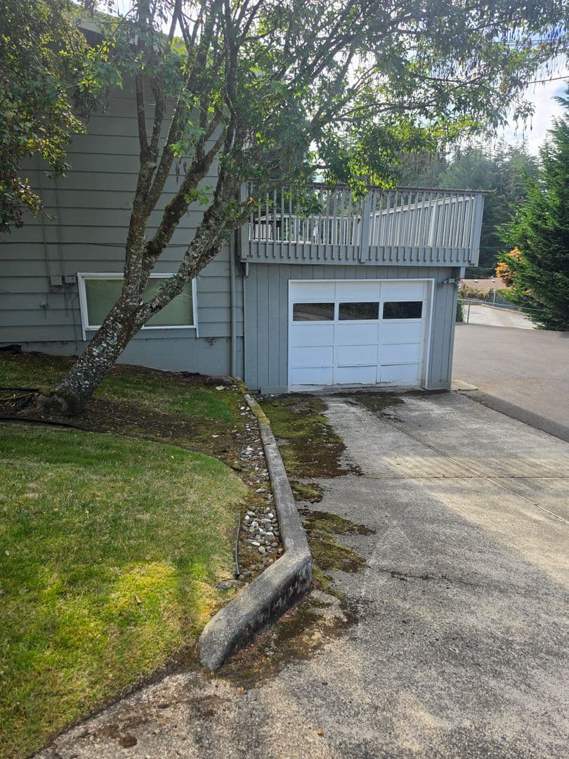 Coos Bay Apartment: 2645 N. 16th Ct.