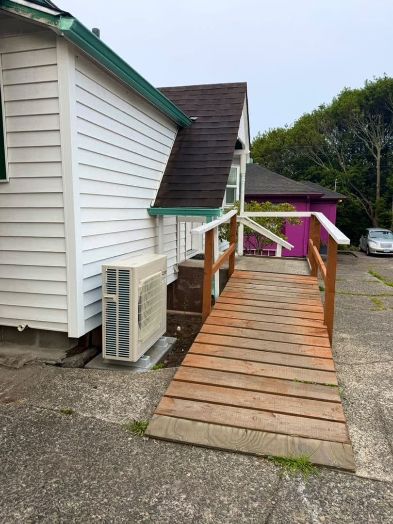 North Bend Apartment: 1524 Sheridan