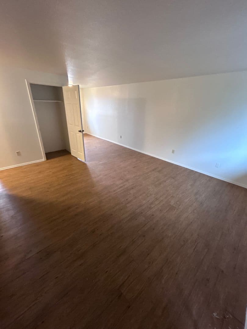 Reedsport Apartment: 795 Elm