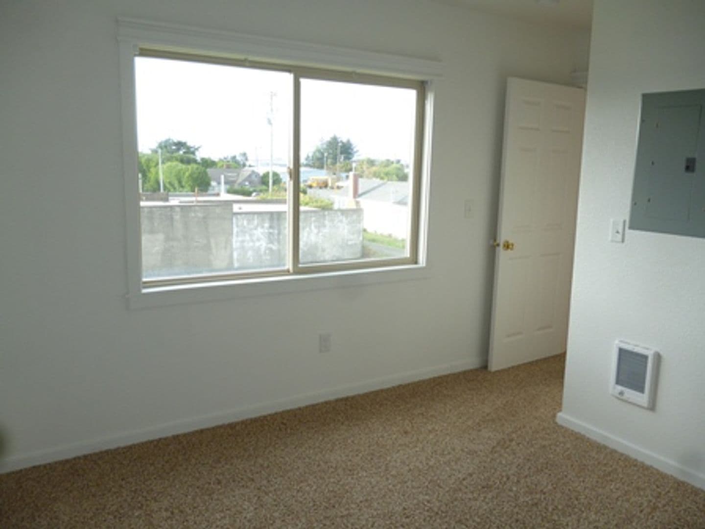 Coos Bay Apartment: 114 N. Wasson
