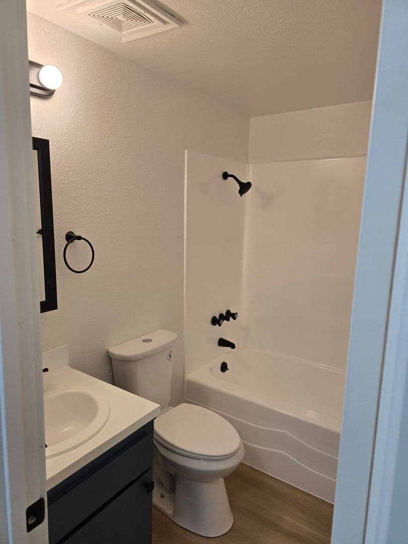 Salem Apartment: 1723 & 1727 Park Avenue NE