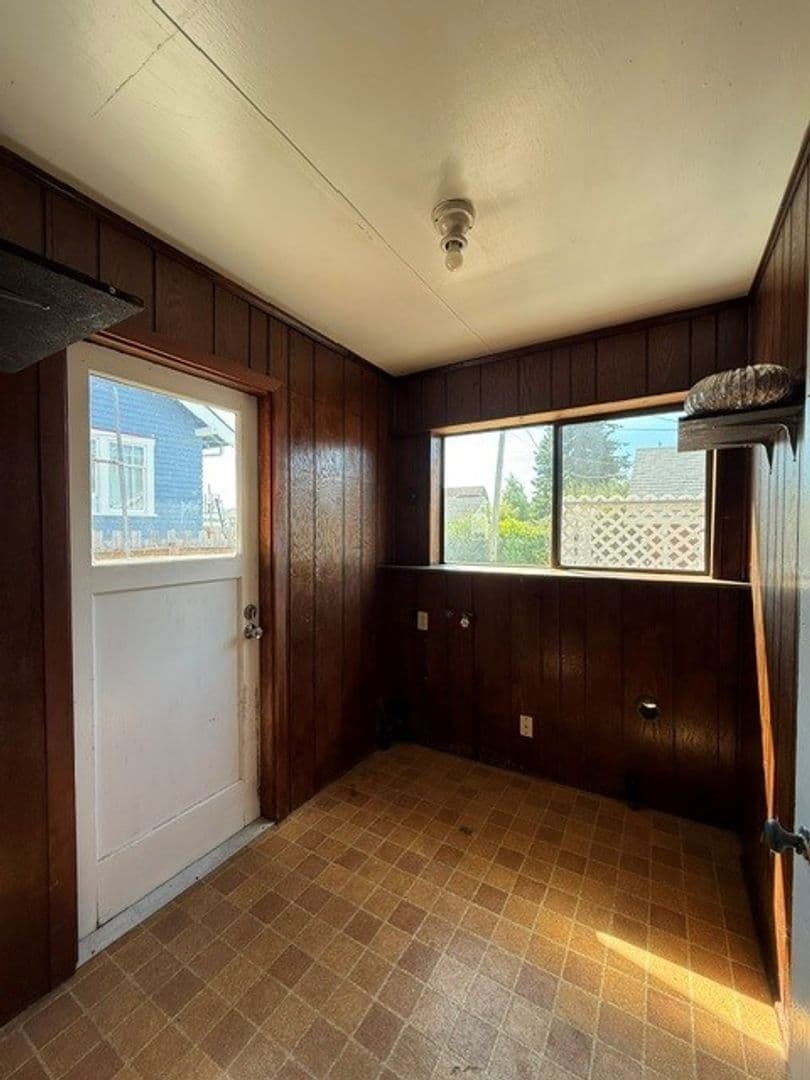 Coos Bay Apartment: 675 & 685 Elrod