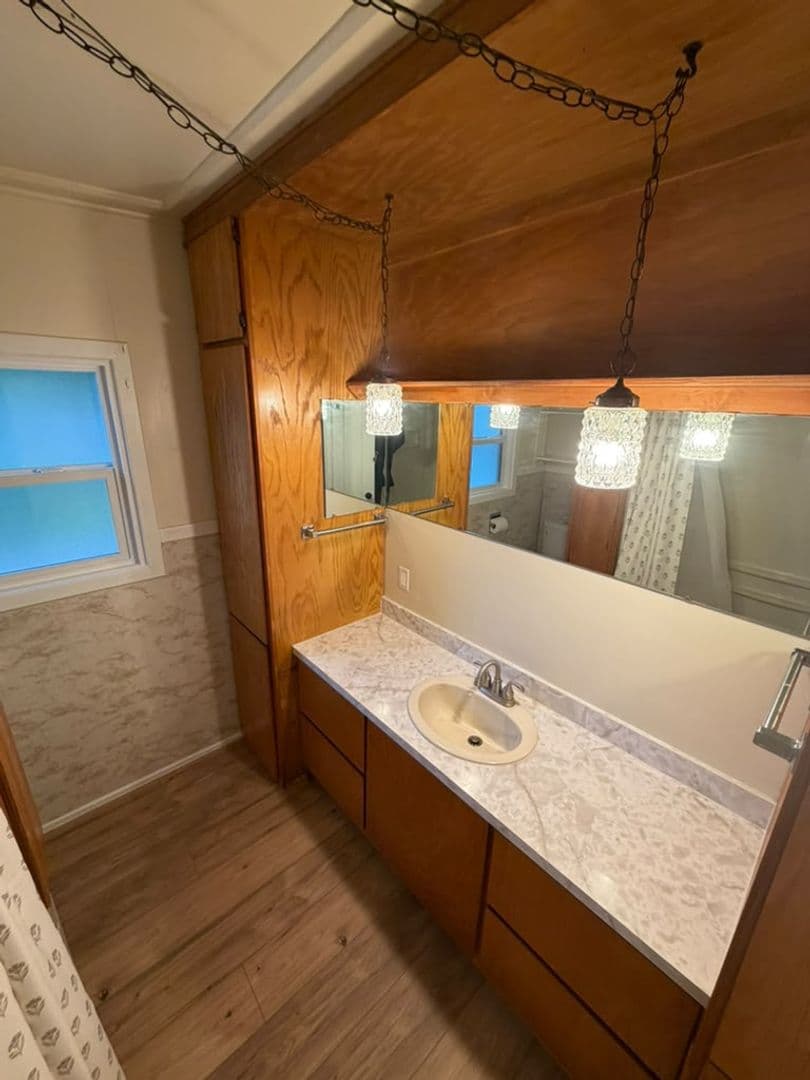 North Bend Apartment: 1524 Sheridan