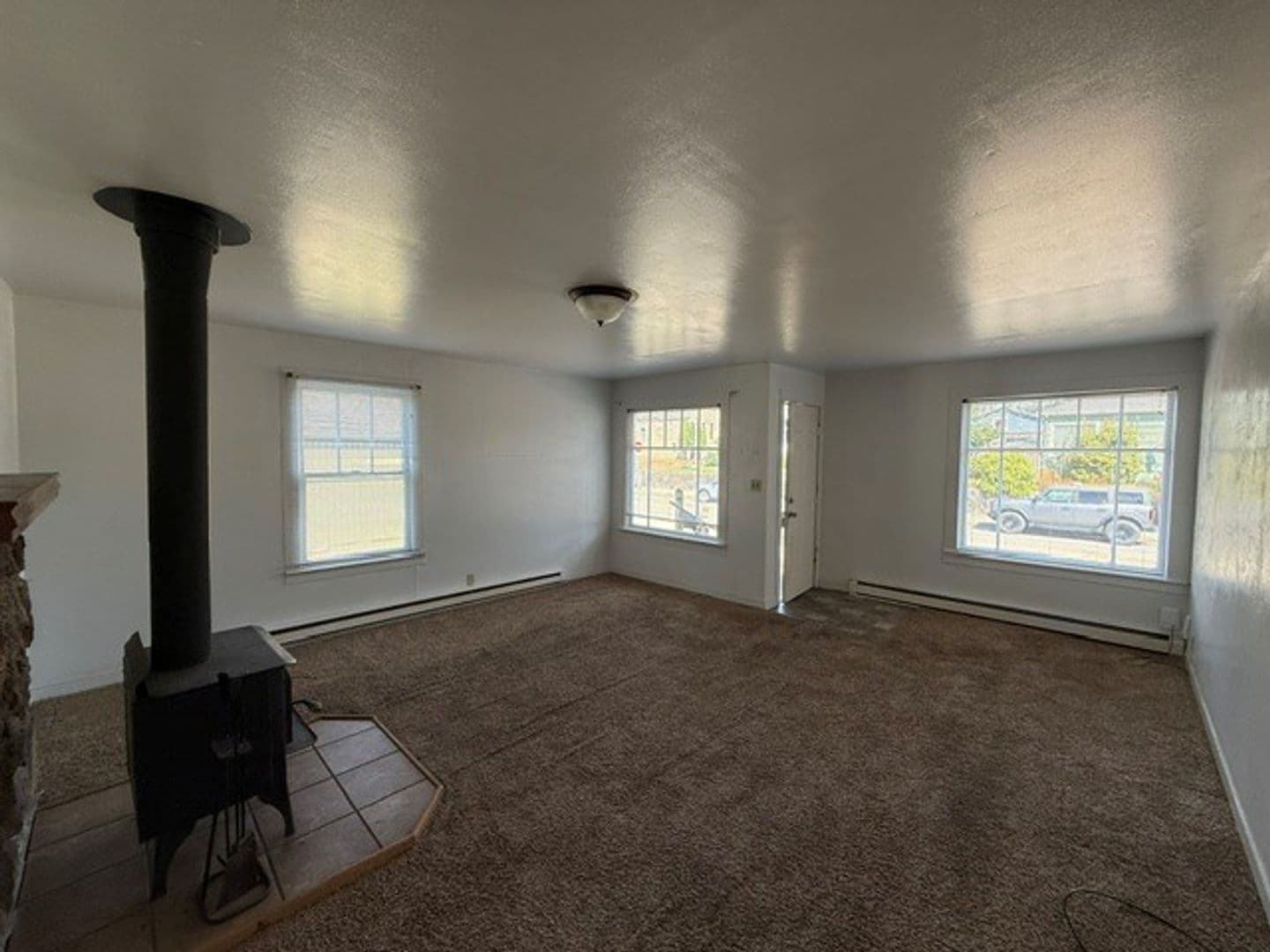 Coos Bay Apartment: 675 & 685 Elrod
