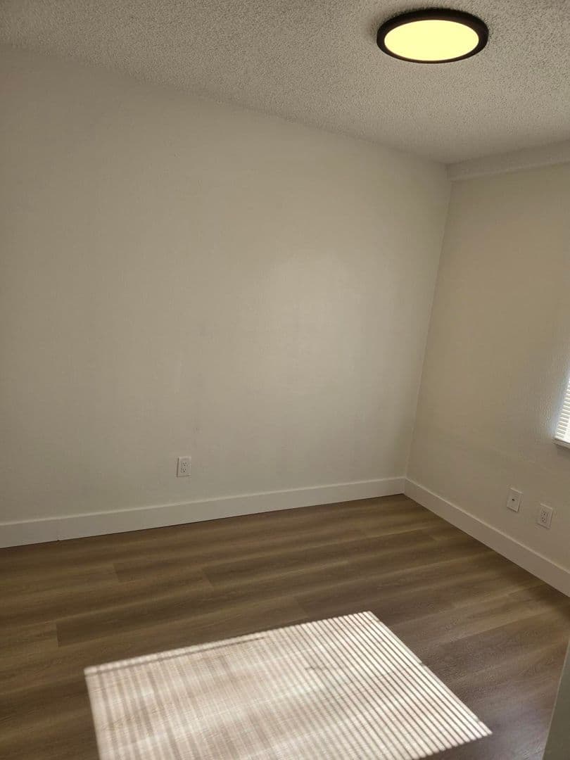 Salem Apartment: 1723 & 1727 Park Avenue NE