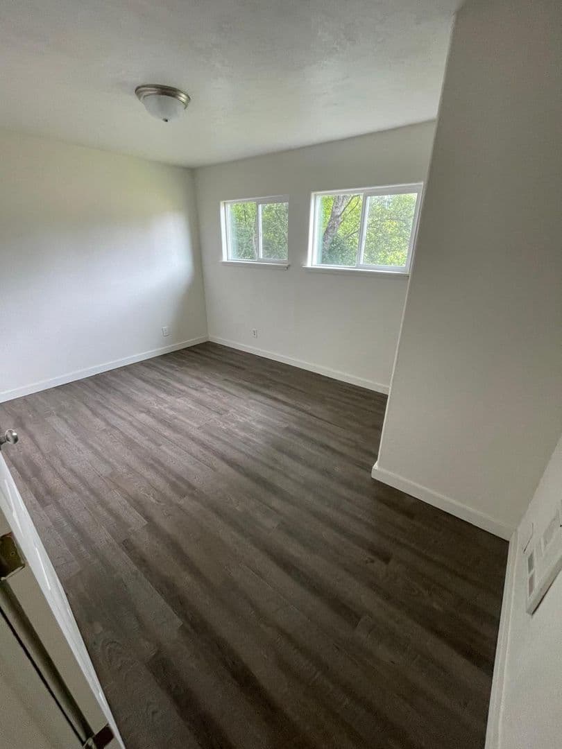 Coos Bay Apartment: 669 S. Main