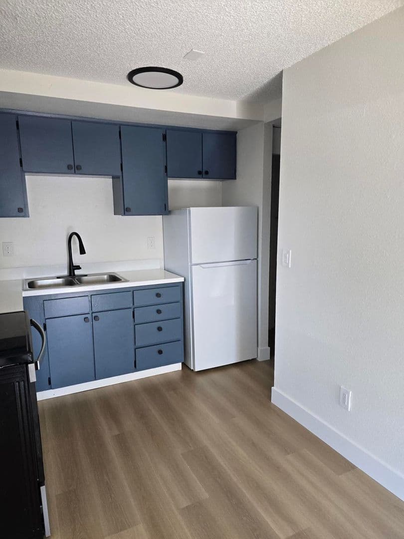 Salem Apartment: 1723 & 1727 Park Avenue NE