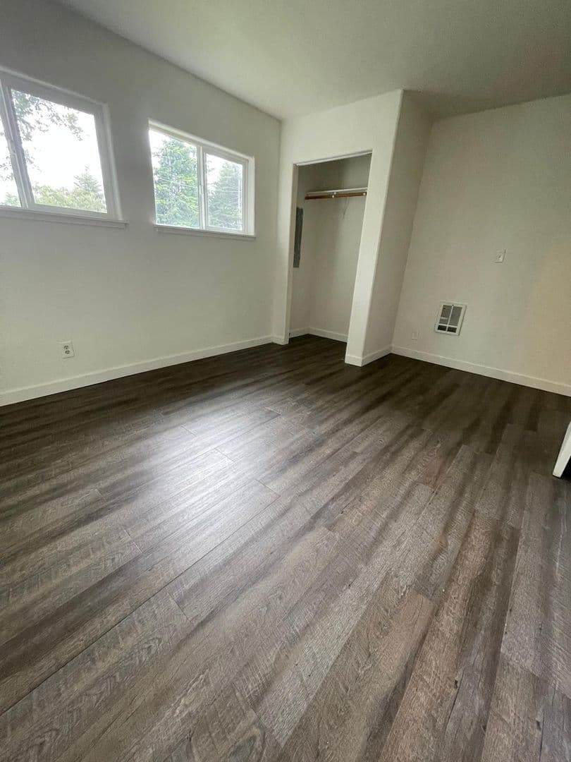 Coos Bay Apartment: 669 S. Main