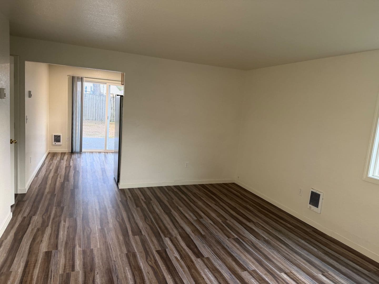 Reedsport Apartment: 1160 Ivy Street