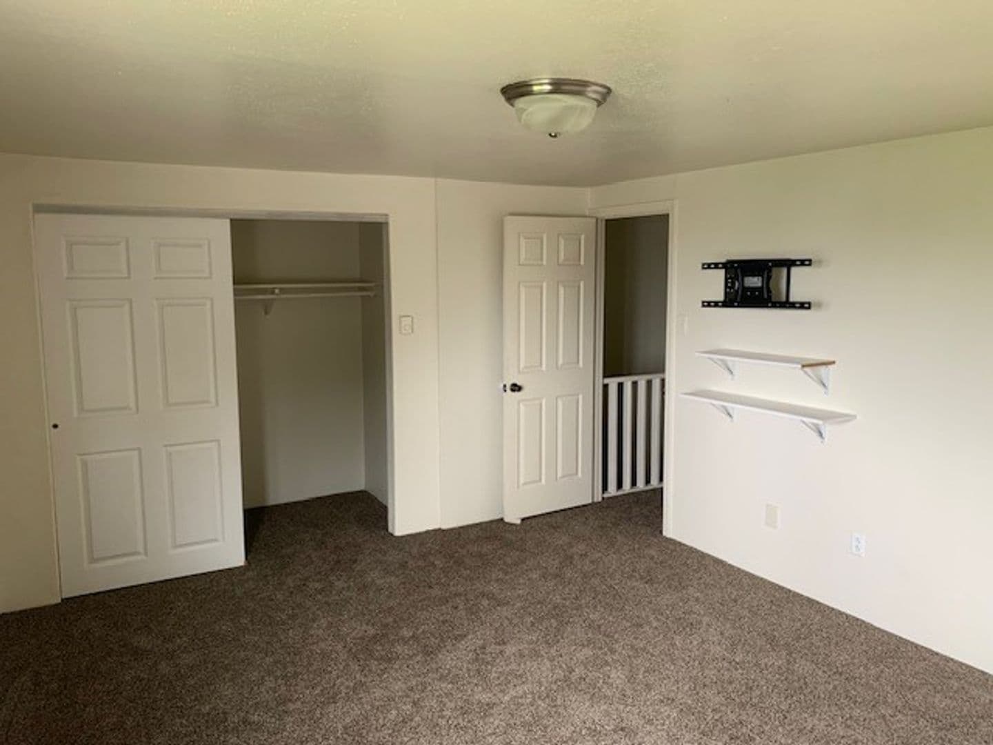 Coos Bay Apartment: 276 N. Cammann Street