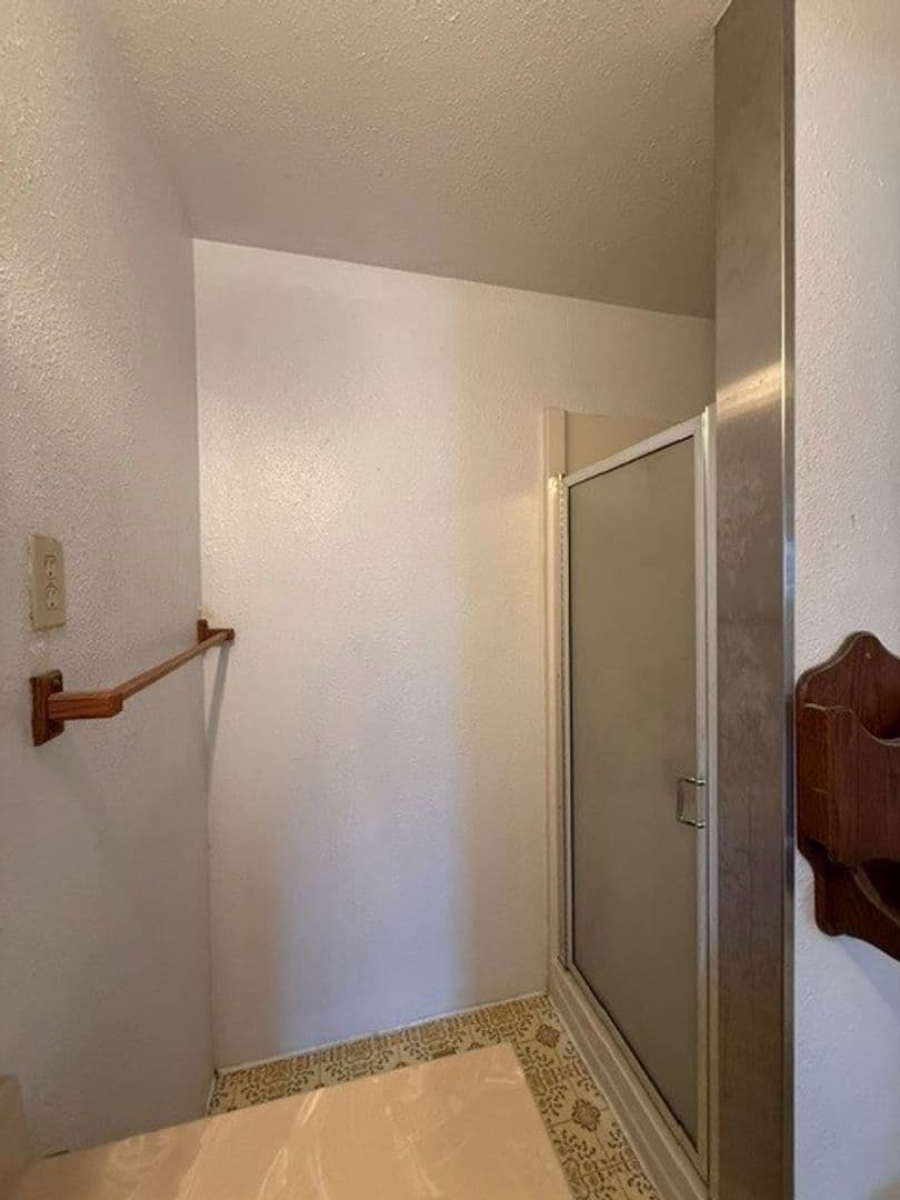 Coos Bay Apartment: 675 & 685 Elrod