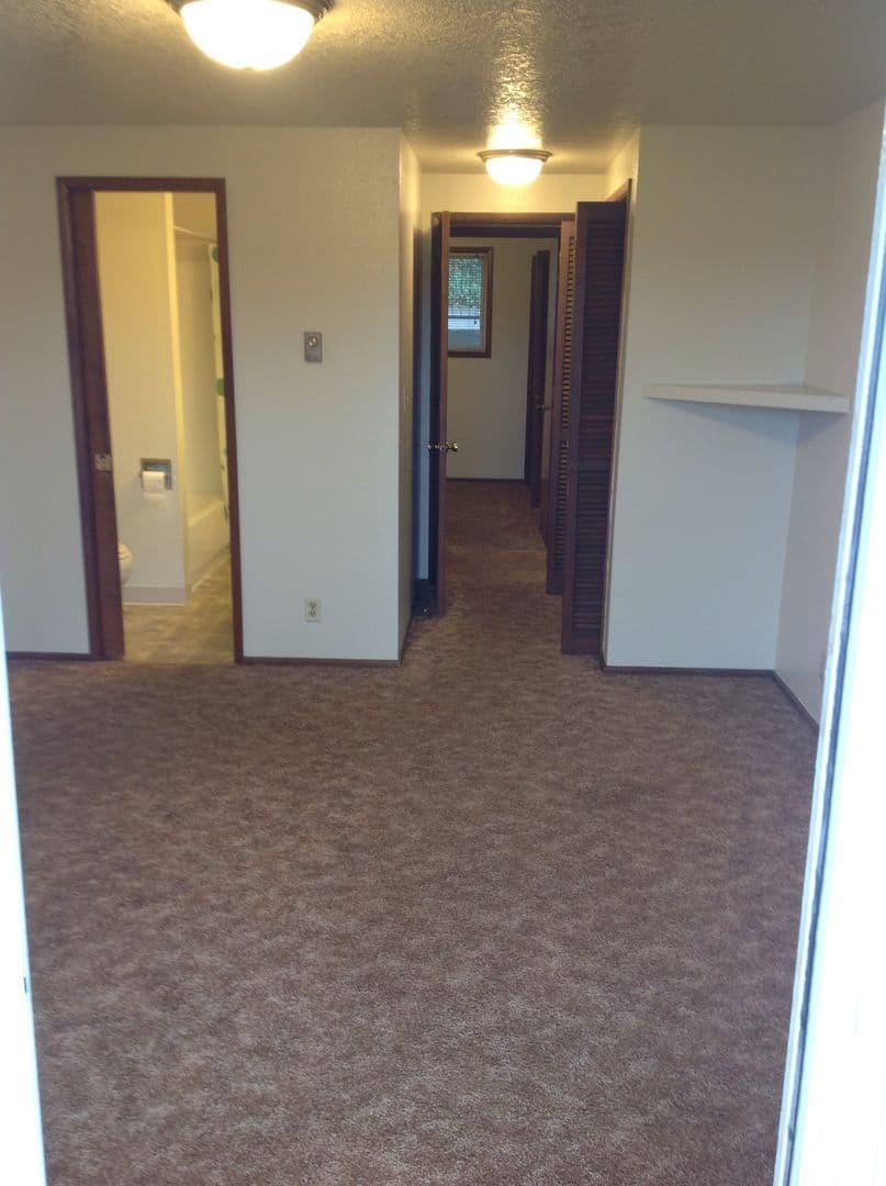 North Bend Apartment: 2092-2098 Monroe Street