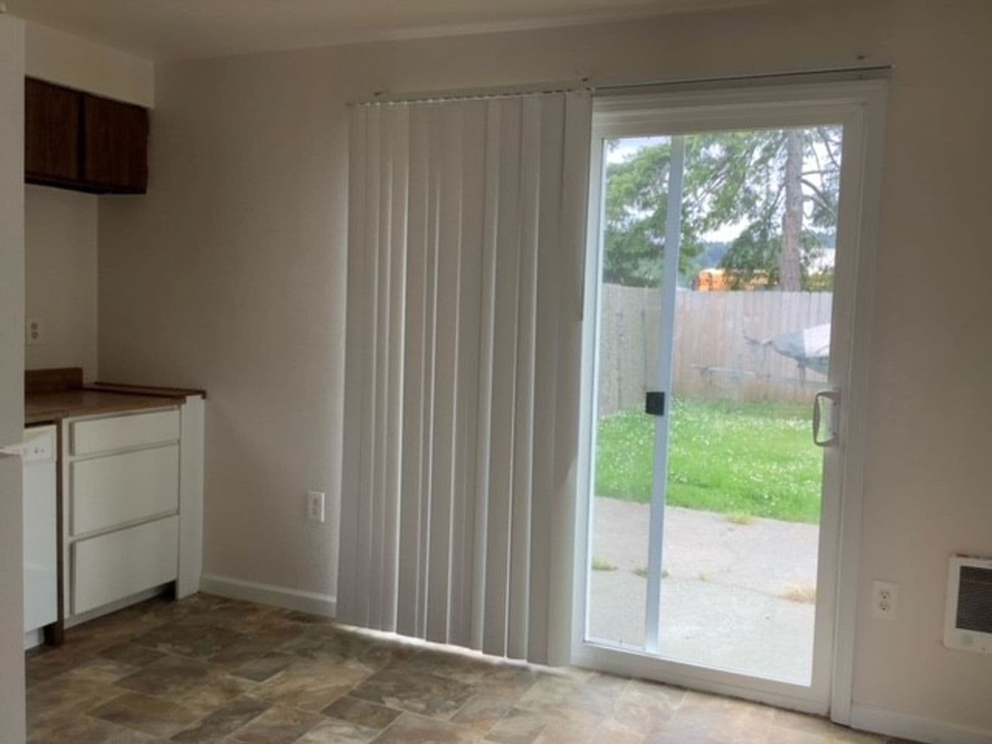 Reedsport Apartment: 1160 Ivy Street