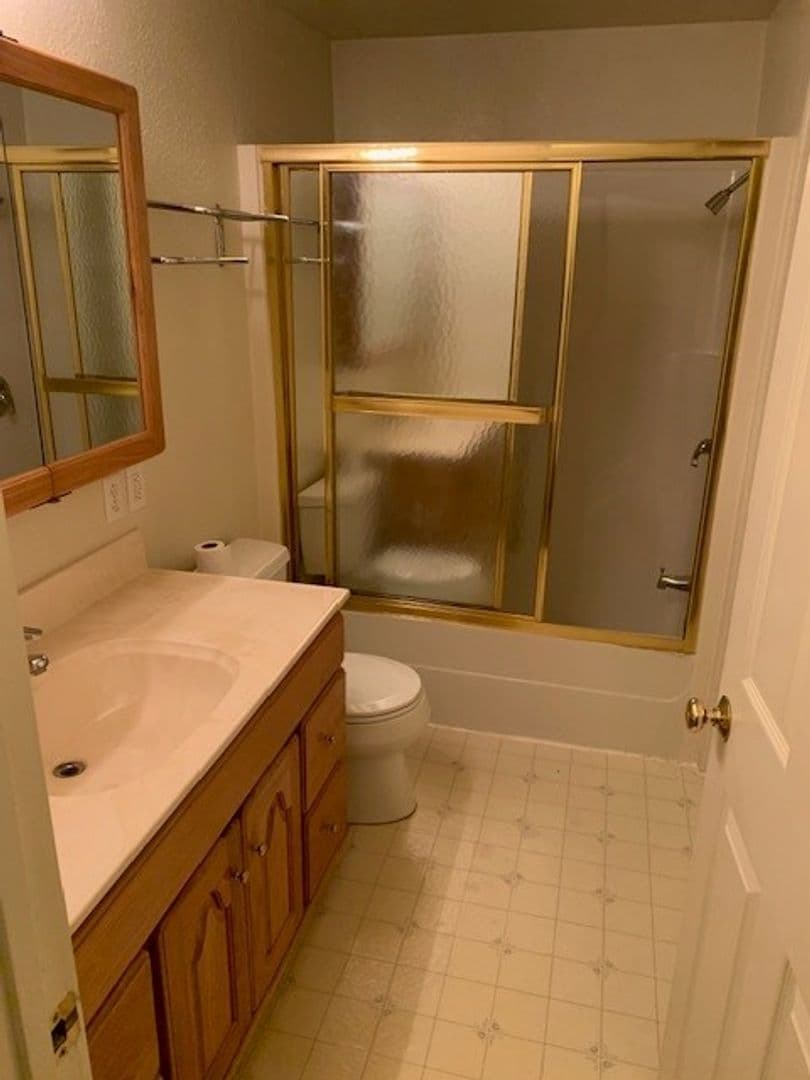 Coos Bay Apartment: 276 N. Cammann Street