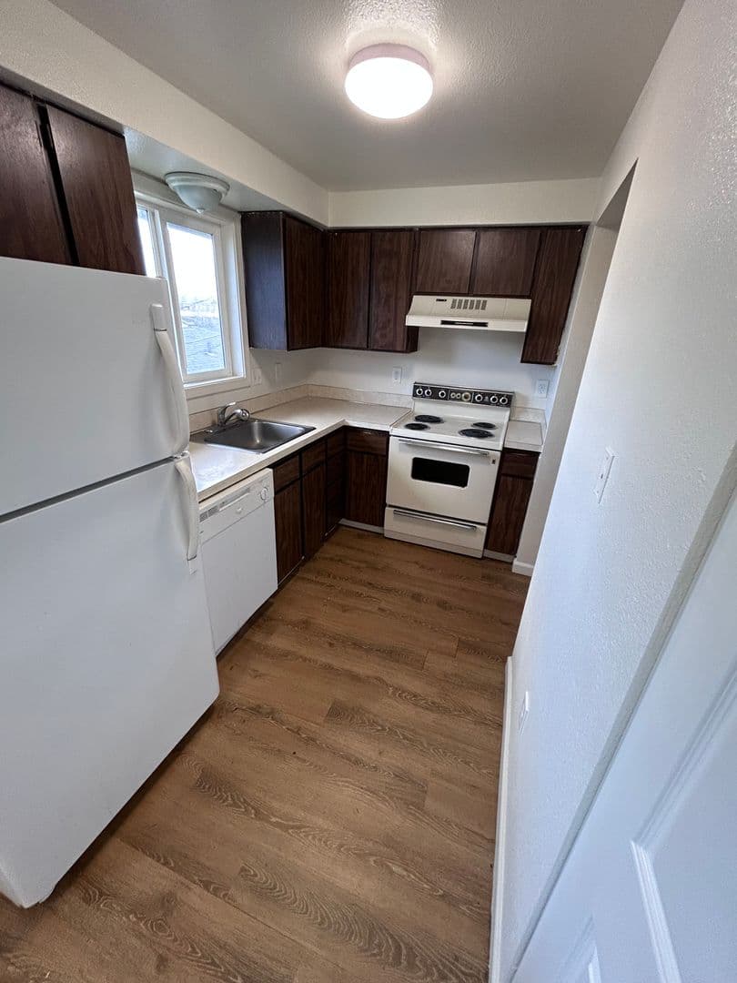 Reedsport Apartment: 795 Elm