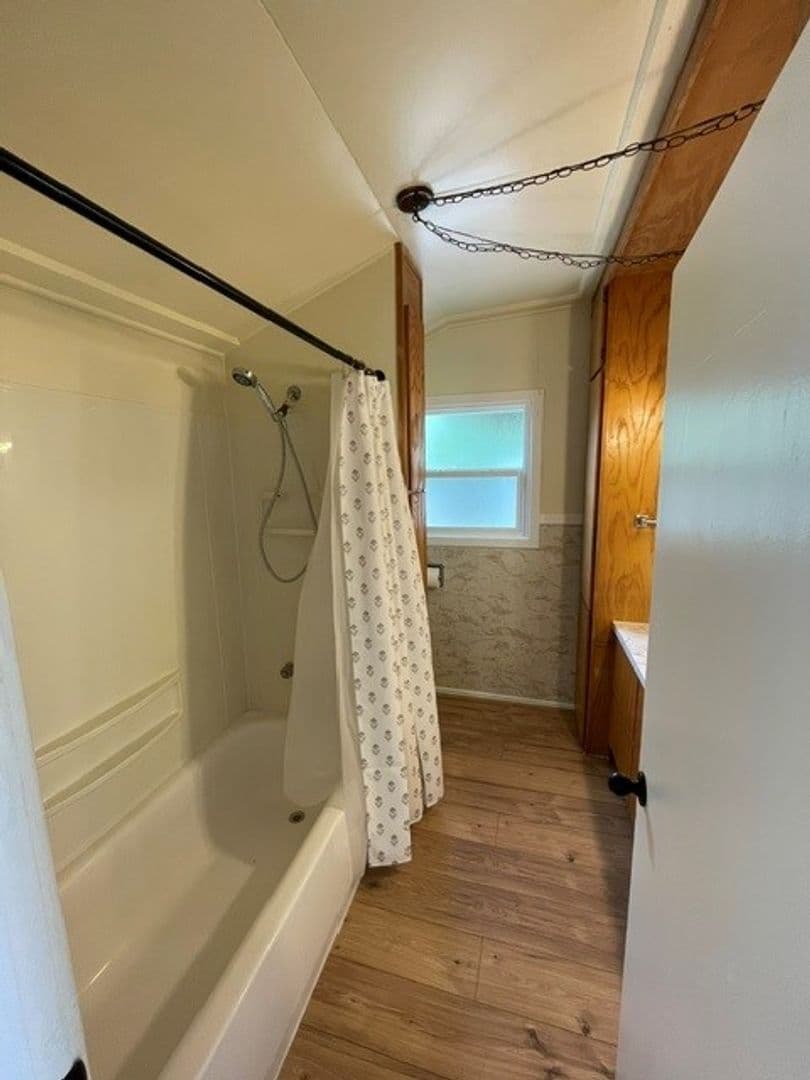 North Bend Apartment: 1524 Sheridan