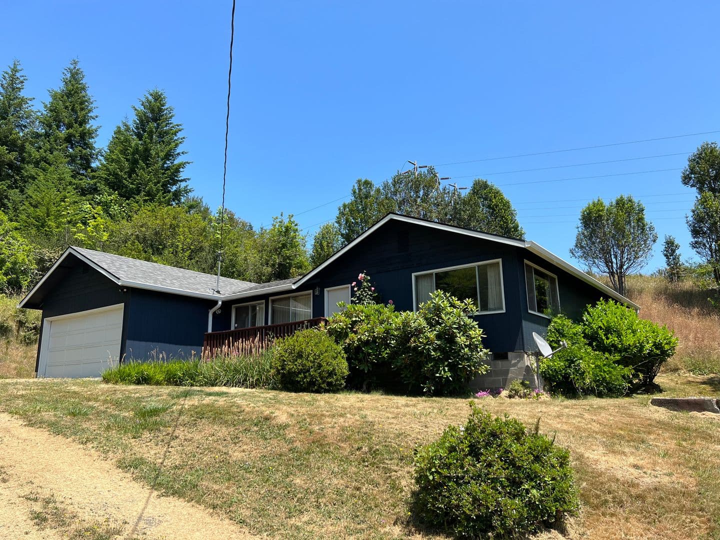 Myrtle Point Apartment: 90799 N. Fork Ln.