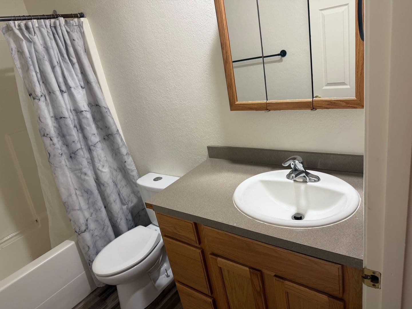 Reedsport Apartment: 1160 Ivy Street