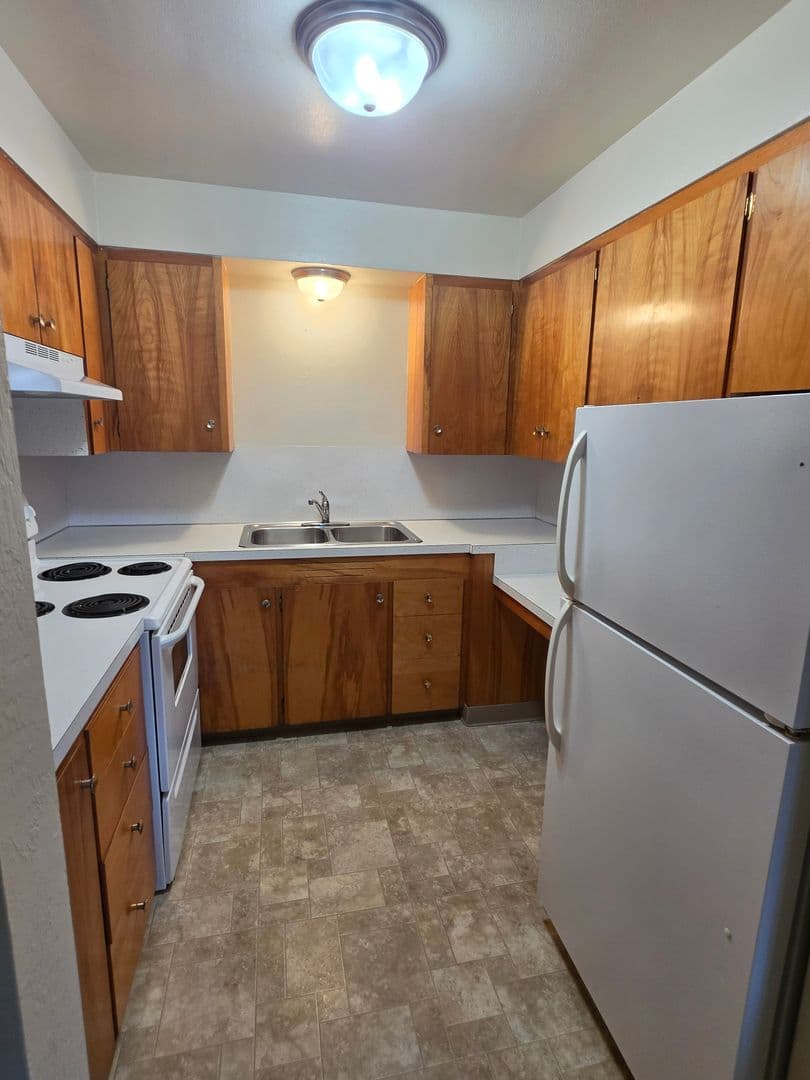 Coos Bay Apartment: 503 W. Commercial Street