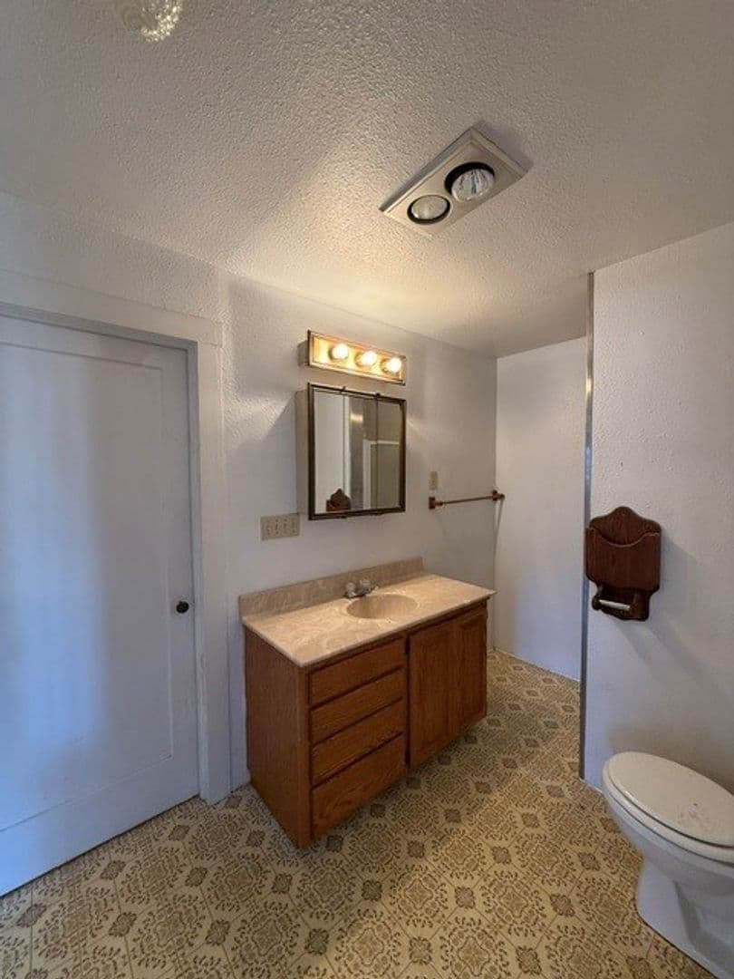 Coos Bay Apartment: 675 & 685 Elrod