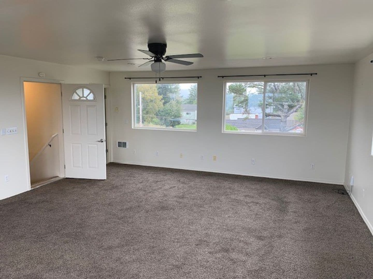Coos Bay Apartment: 276 N. Cammann Street