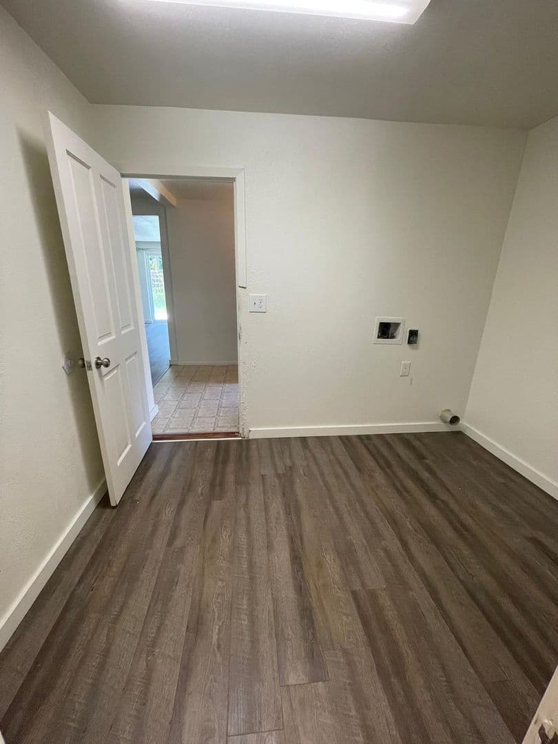 Coos Bay Apartment: 669 S. Main