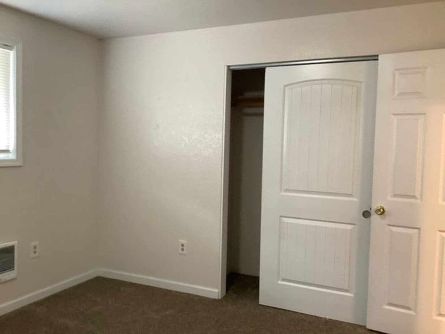 Reedsport Apartment: 1160 Ivy Street