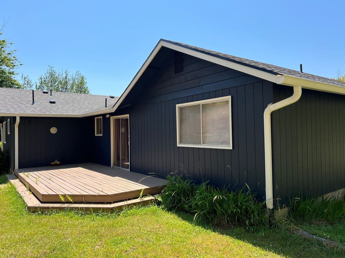 Myrtle Point Apartment: 90799 N. Fork Ln.