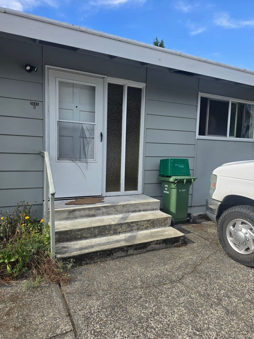Coos Bay Apartment: 2645 N. 16th Ct.