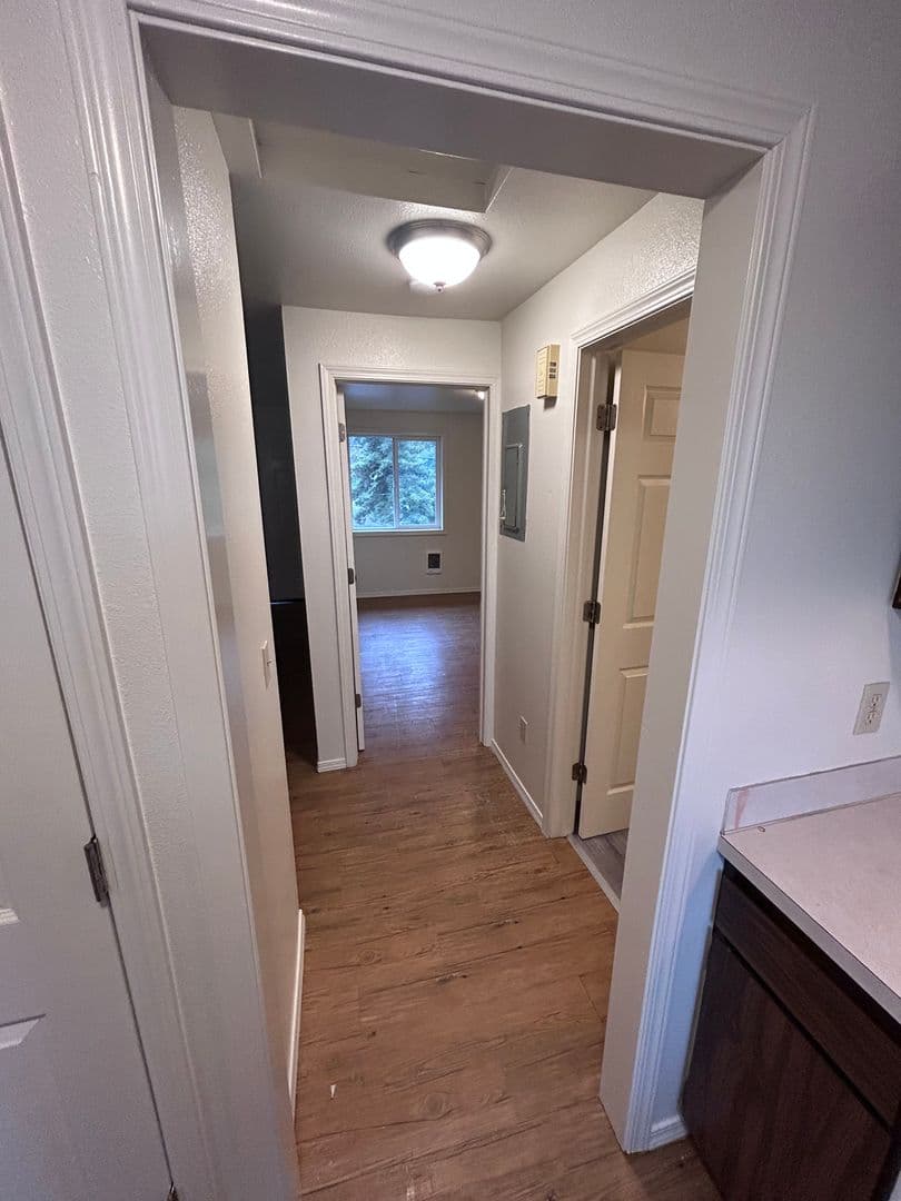 Reedsport Apartment: 795 Elm