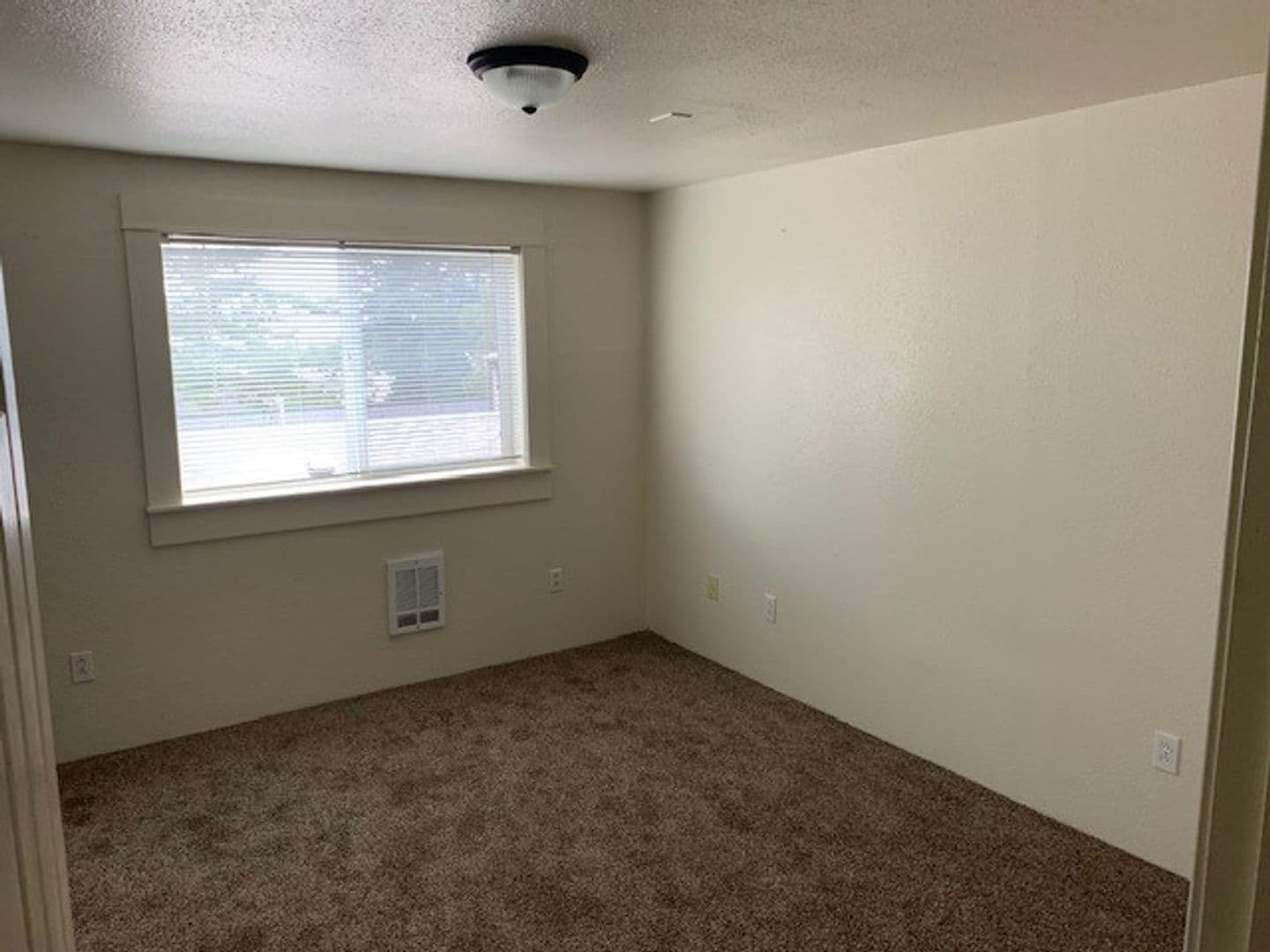 Coos Bay Apartment: 276 N. Cammann Street