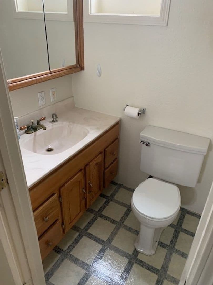 Coos Bay Apartment: 276 N. Cammann Street