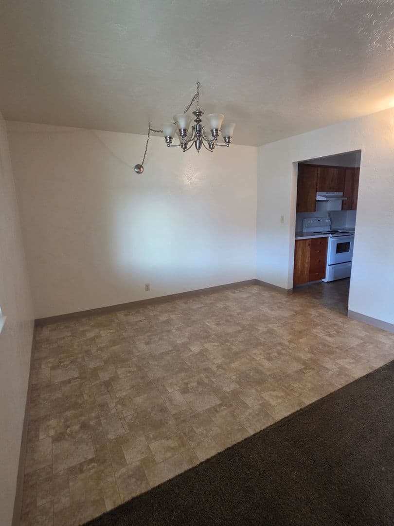 Coos Bay Apartment: 503 W. Commercial Street