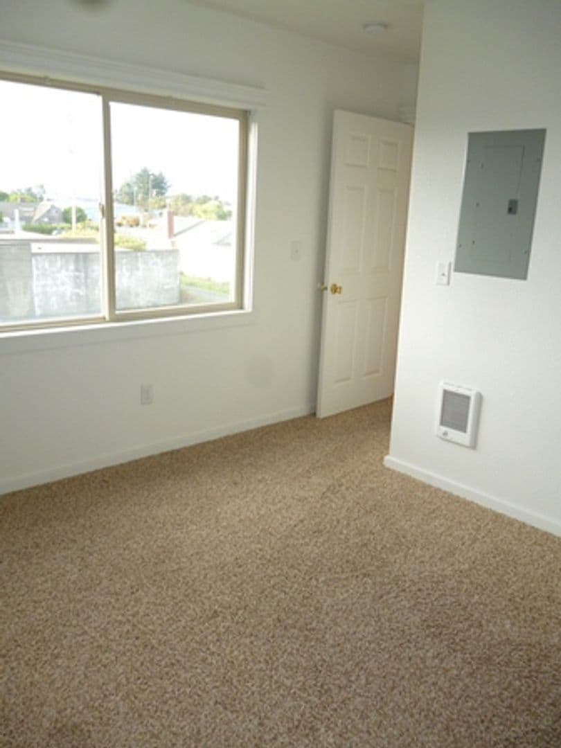 Coos Bay Apartment: 114 N. Wasson