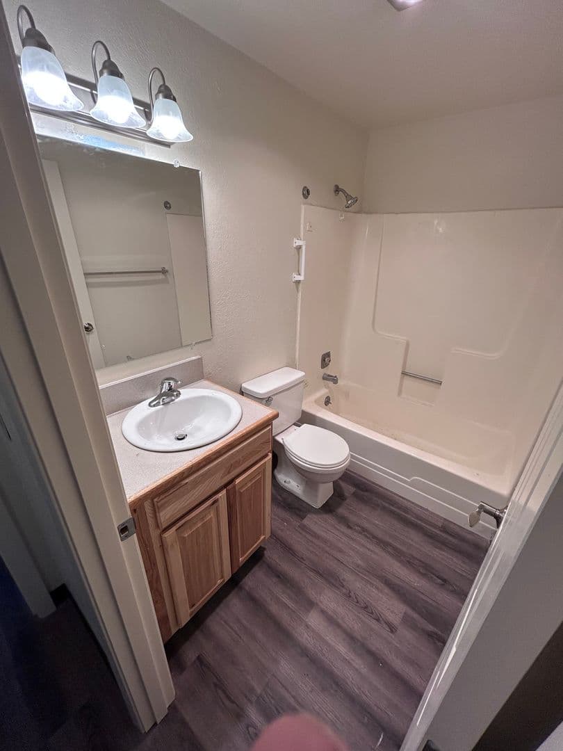 Reedsport Apartment: 401 Ranch Road