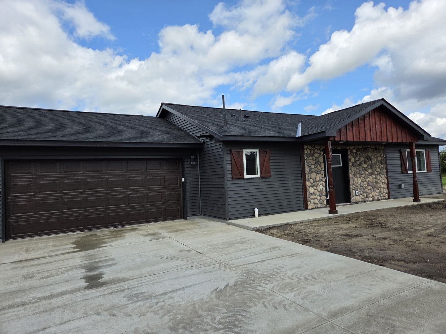 Nashwauk House: 105 8th St