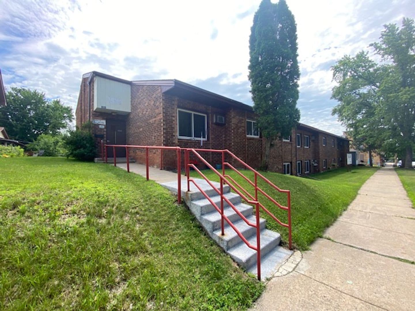 Bovey Apartment: 109 3rd Ave