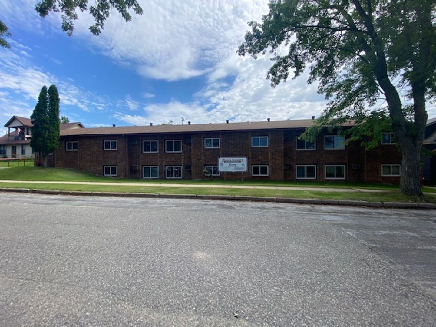 Bovey Apartment: 109 3rd Ave