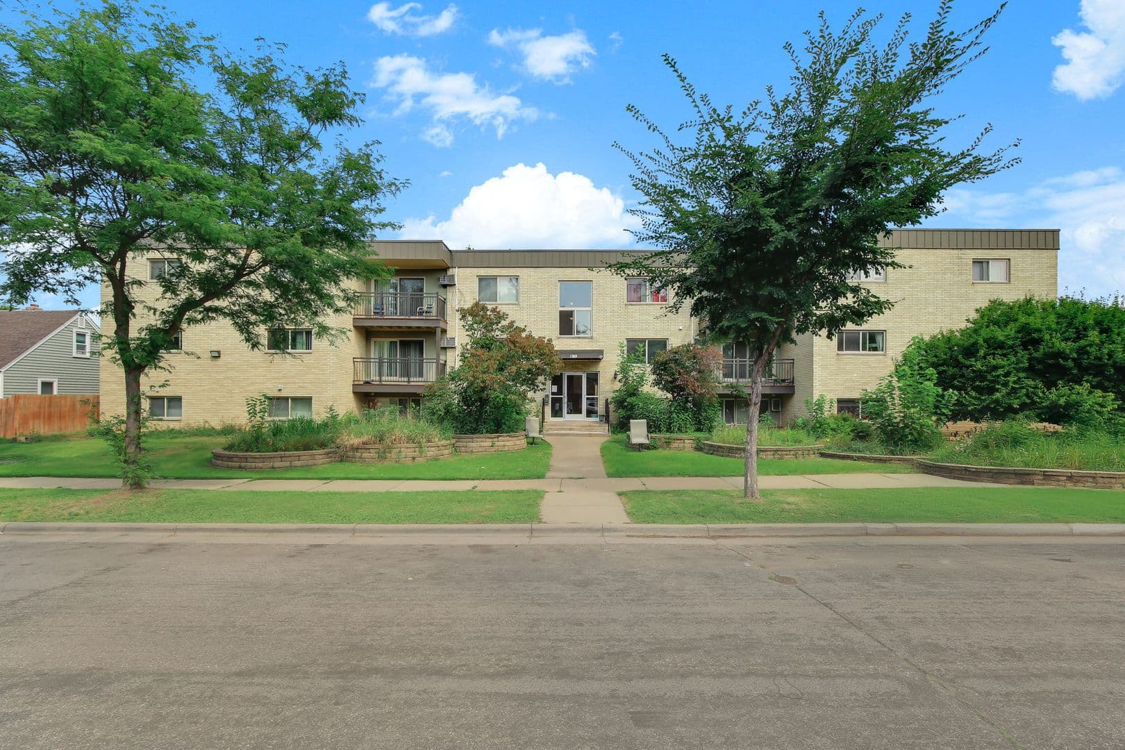 Saint Paul Apartment: 1749 Montana Avenue East