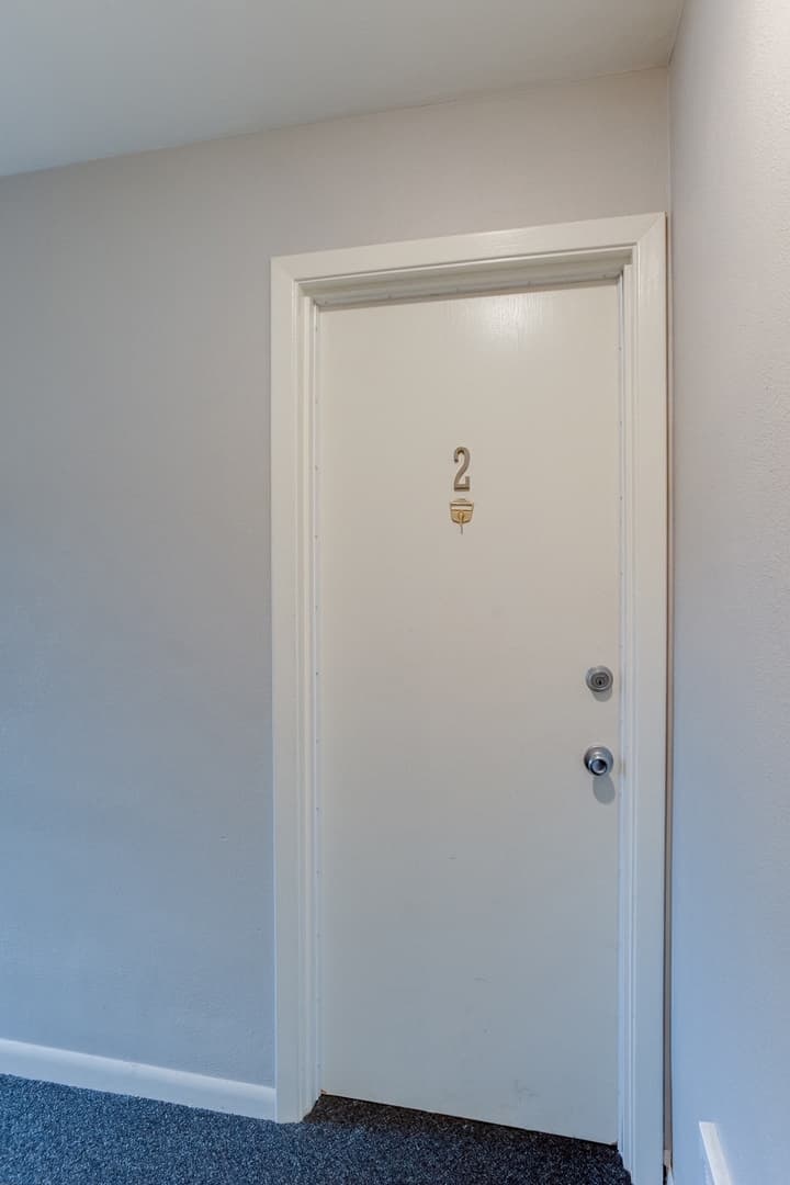 St Paul Apartment: 1848 Ashland Ave