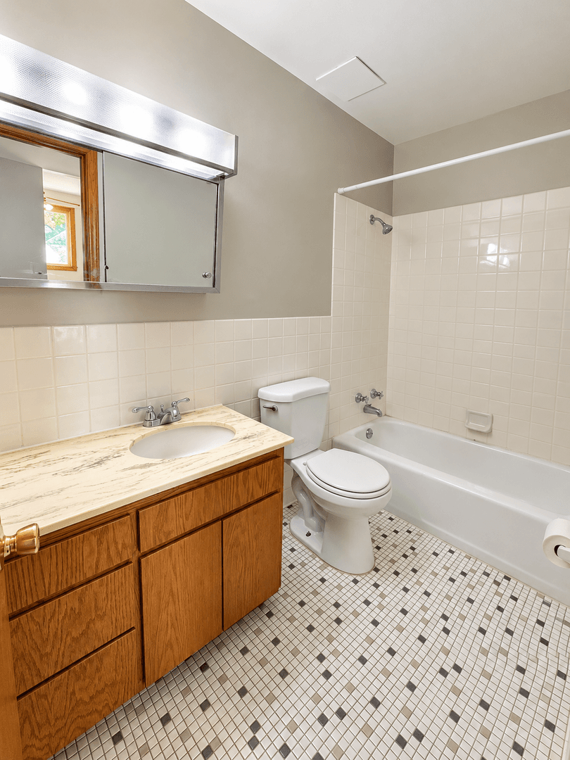 Saint Paul Apartment: 1749 Montana Avenue East