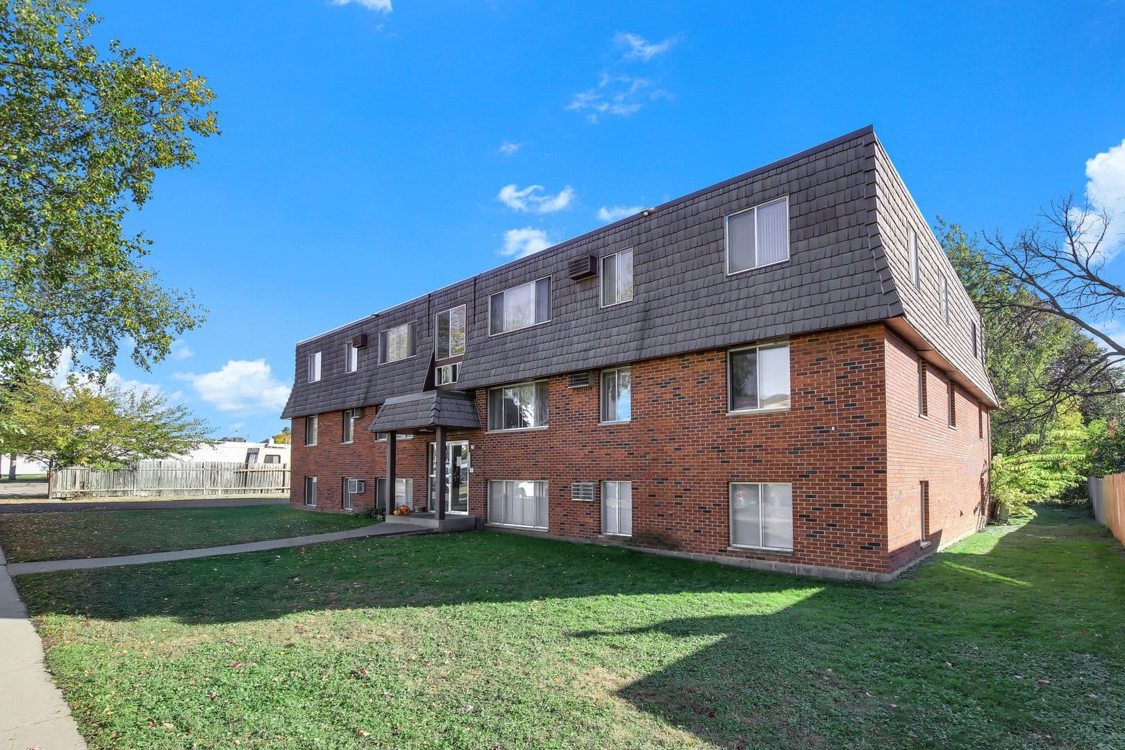 Saint Paul Apartment: 1754 Montana Avenue East