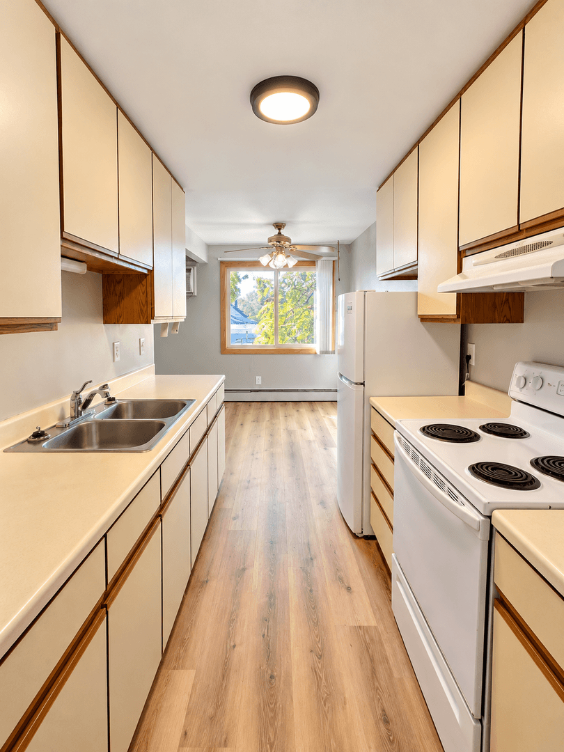 Saint Paul Apartment: 1749 Montana Avenue East