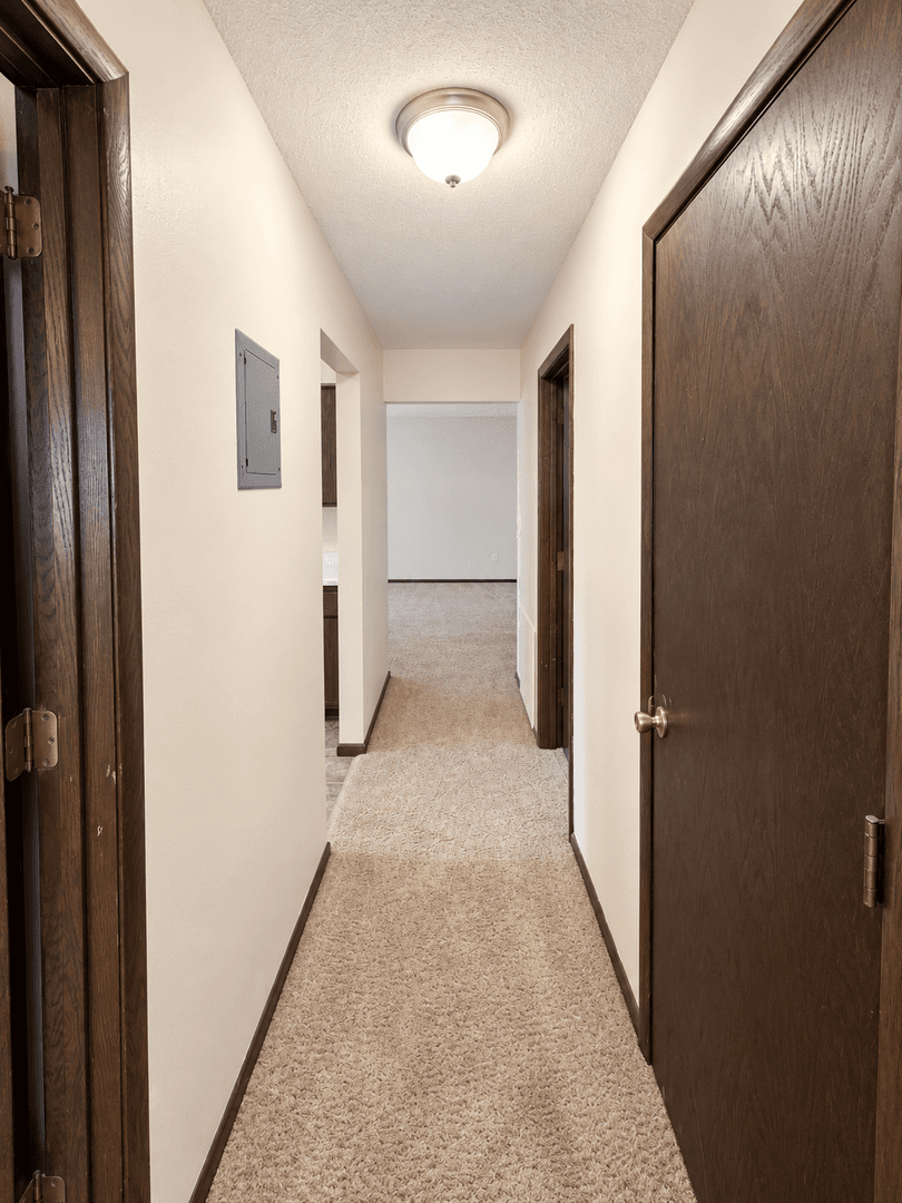 Saint Paul Apartment: 1754 Montana Avenue East